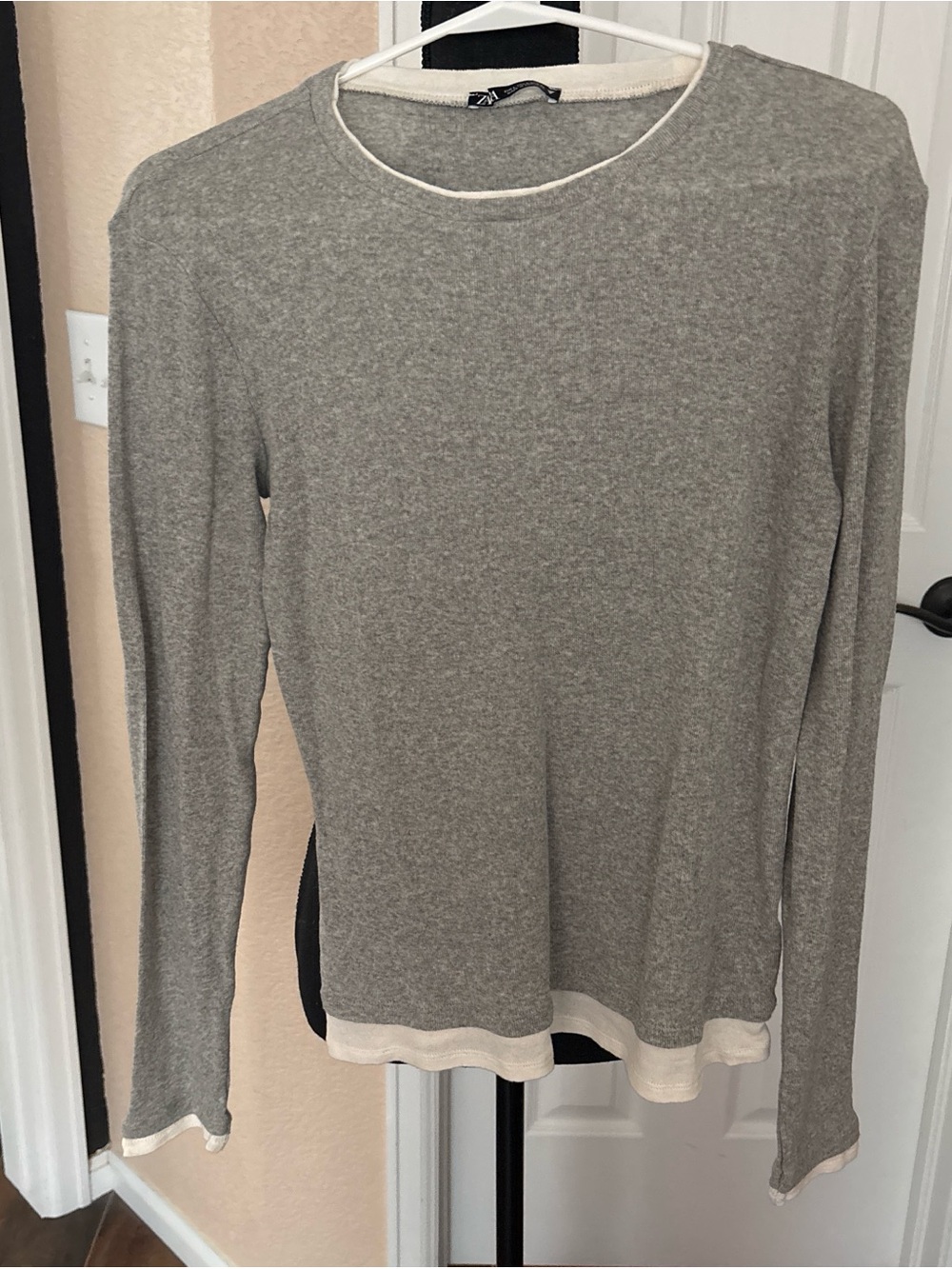Zara Gray Long-Sleeve Crewneck Top with Cream Trim